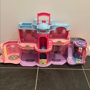 COPY - Fisher Price Sweet Streets Hotel with dolls and accessories
